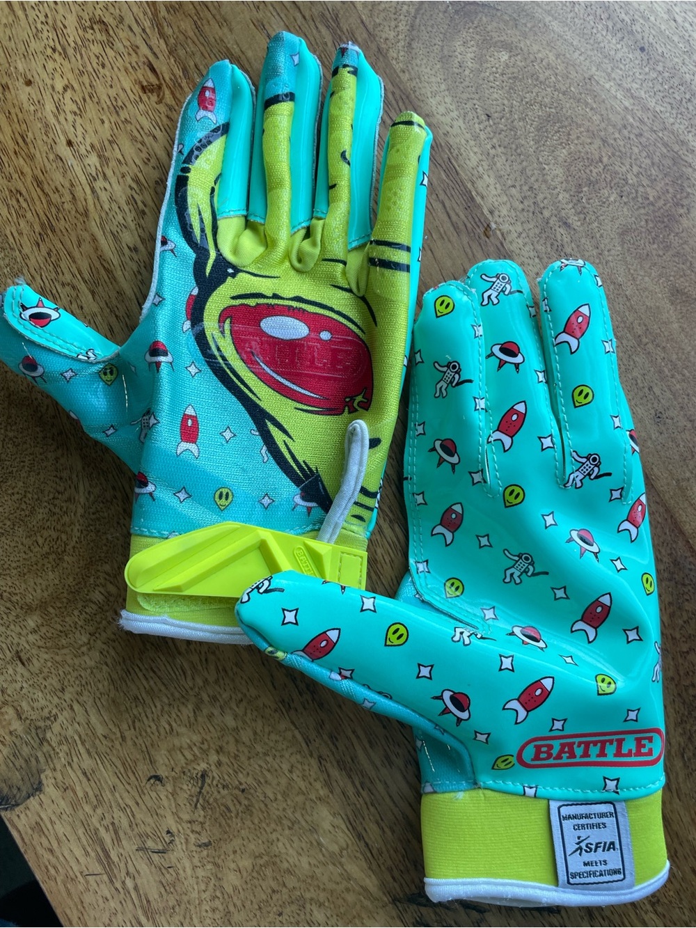Battle Sports Alien Cloaked Receiver Football Gloves YOUTH L Neon Green